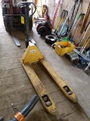 *Tuv 2.5ton Pallet Truck 1150x550mm