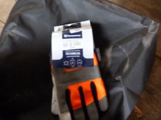 *Husqvarna Protective Gloves Size: 8