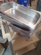 * 5 x 1/1 gastro pans and lids