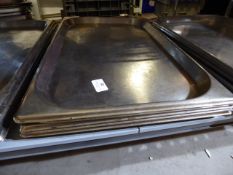 * 5 x 1/1 gastro baking trays