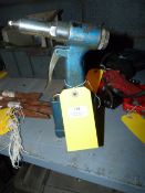 *Pneumatic Pop Rivet Gun