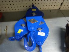 *Three Galvanised Sheave Blocks with Hooks 0.5-ton