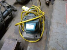 *Makita 110v Finishing Sander