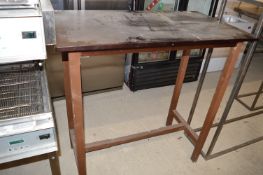 Simulated Mahogany Poser Table