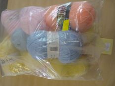 ~1000g of Knitting Wool