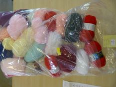~1200g of Knitting Wool