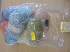 ~600g of Knitting Wool