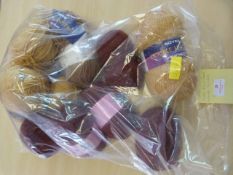 ~900g of Knitting Wool