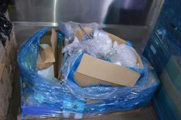 *Pallet of Pendant Light Fittings and Lighting Com