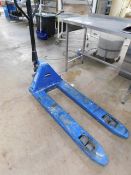 * 2000kg Pallet Truck
