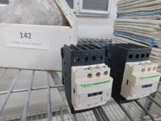 * 2x Breaker units