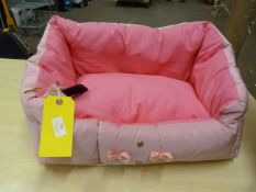 *Suzy Small Pet Bed (pink)