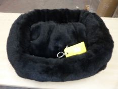 *Suzy Small Pet Bed (black)