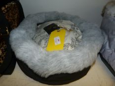 *Suzy Small Pet Bed (light & dark grey)