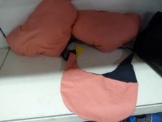 *Suzy Pet Carrier (pink) with Two Triangular Cushi