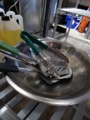 * S/S bowl with utentils