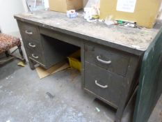 *Retro Style Metal Office Desk (This lot is located at 7 Tadman Street, Hull, HU3 2BG)