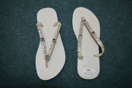 *Havaianas White Flip Flops Size: 35/36