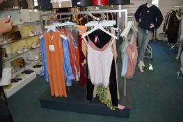 *Clothes Display Stand with Oval Glass Top