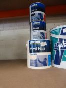 *2x 1L of Brilliant Gloss White, and 1x 2.5L of Ma