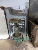 1.5-ton Hydraulic Bottle Jack plus a 1500kg Manual