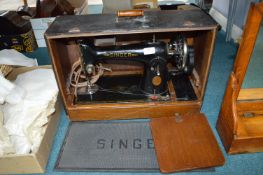 Singer Electric Sewing Machine with Case