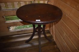 *Circular Table on Metal Base