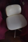 *Beauticians Gas-Lift Chair