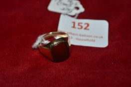 9k Gold Ring with Red Stone ~3.9g gross Size: N