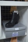 *Wallis Black Ankle Boots Size: 5