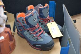 *Tantu DWZRG Walking Boots Size: 43