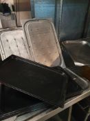 * 2 x roasting trays and 8 x baking trays