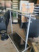 * clothes hanging rail