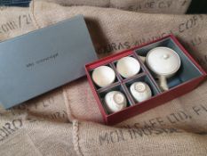 * Life Concept tea pot and 4 cups in gift box