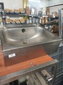 * S/S handwash sink