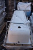 *Pallet of Bath Tubs (AF)