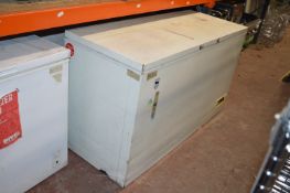*Chest Freezer 156x62x88cm