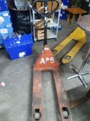 * pallet truck