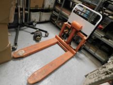 * Slingsby 1000kg Lift truck