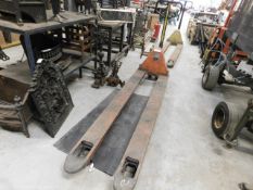 * 2000kg long leg pallet truck (Orange) As seen