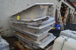 *Pallet of ~6 Fiberglass Baths (condition unknown)