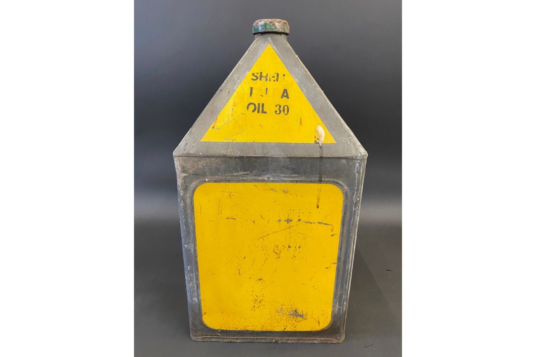 A Shell Lubricating Oil five gallon pyramid can in good condition. - Image 3 of 6