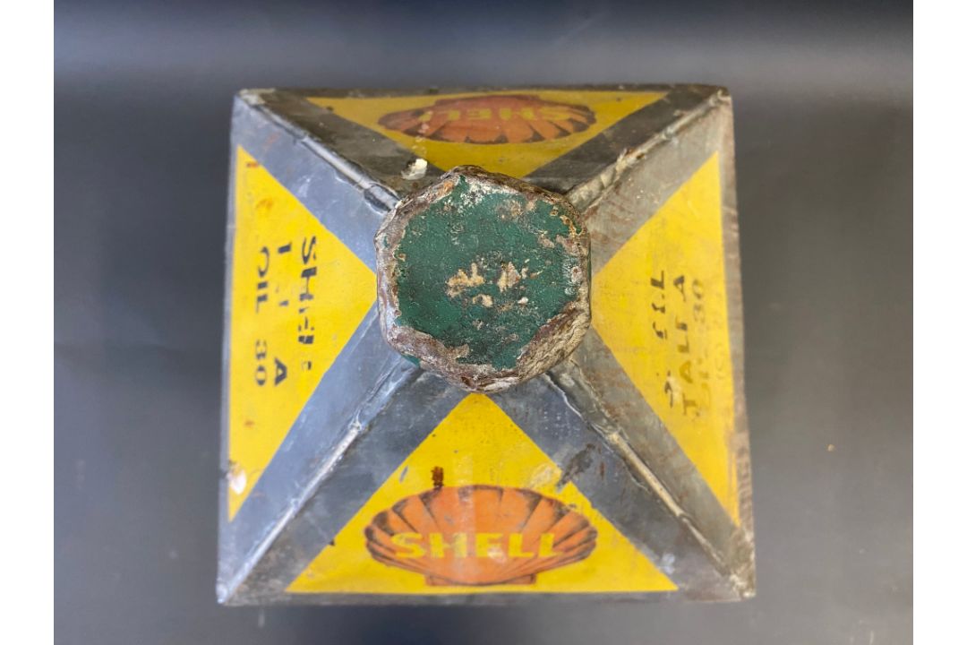 A Shell Lubricating Oil five gallon pyramid can in good condition. - Image 5 of 6