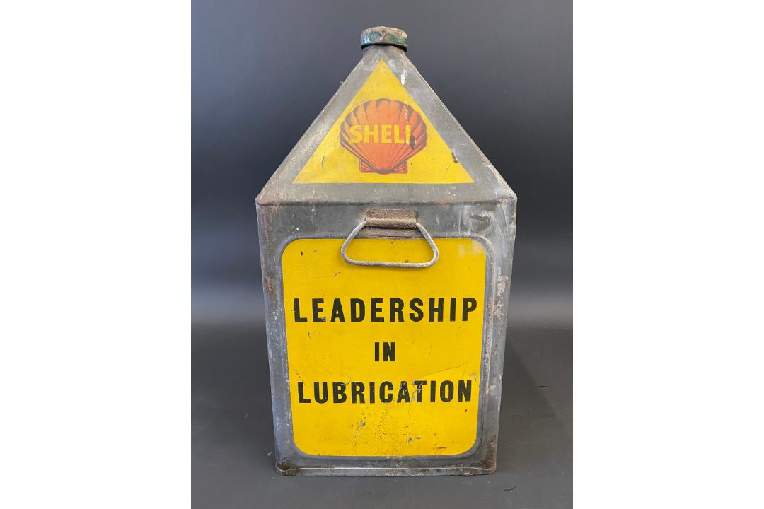 A Shell Lubricating Oil five gallon pyramid can in good condition. - Image 2 of 6