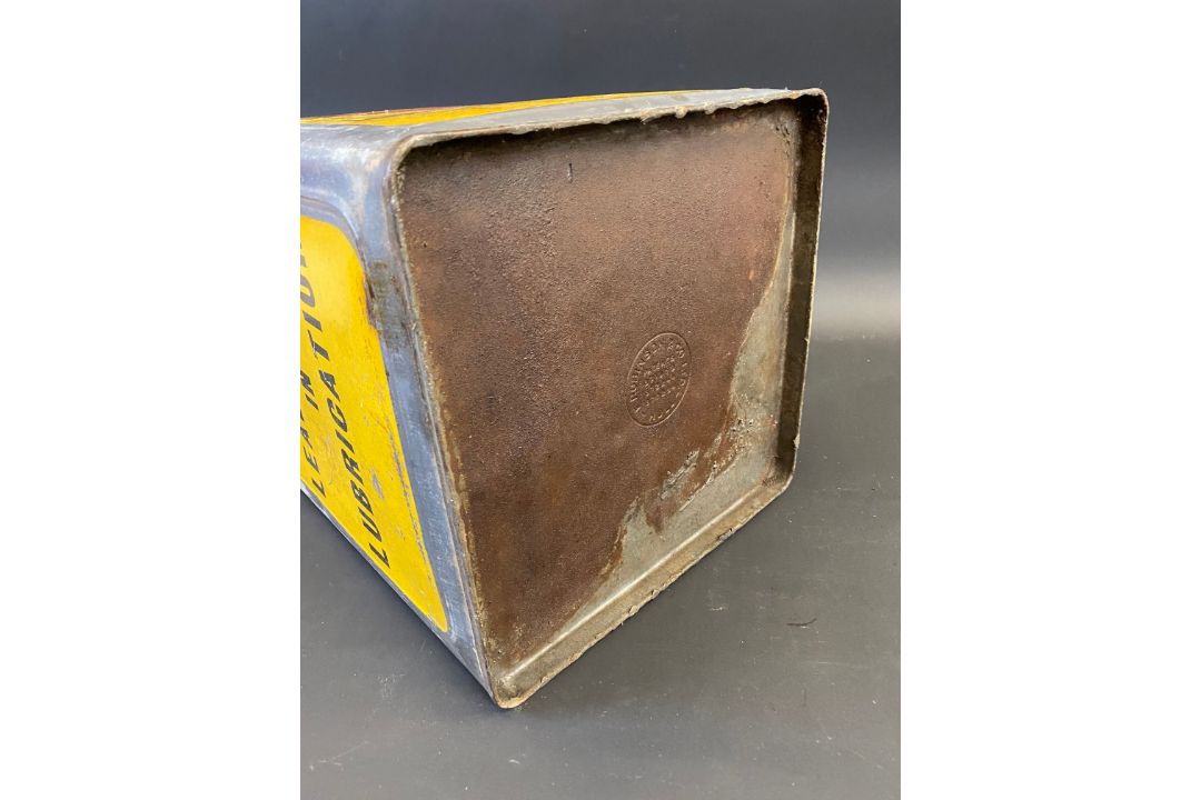 A Shell Lubricating Oil five gallon pyramid can in good condition. - Image 6 of 6