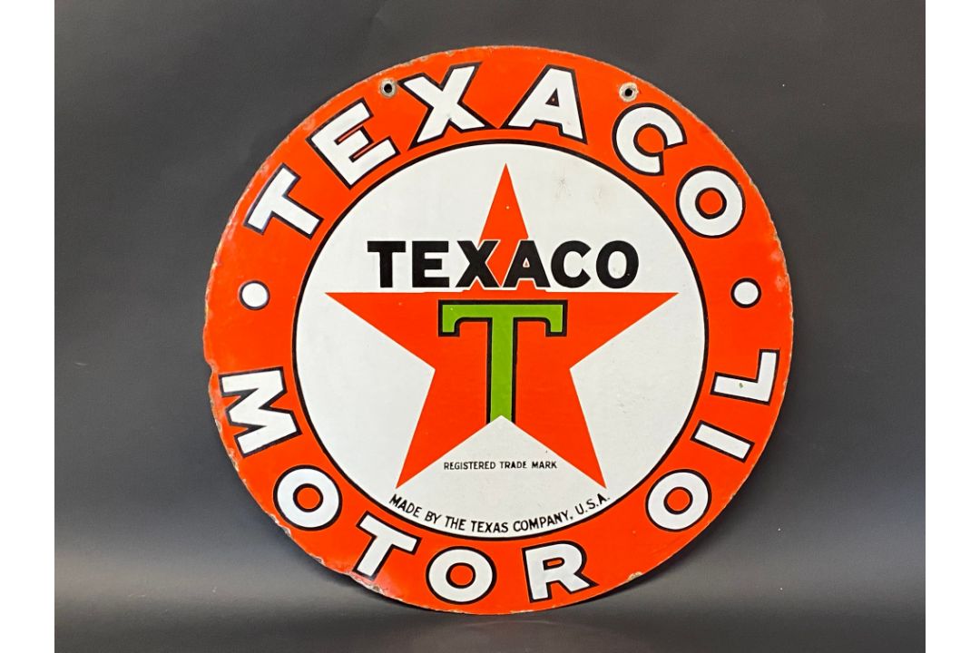 A Texaco Motor Oil circular double sided enamel sign in excellent condition, 20" diameter. - Image 1 of 8