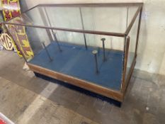 An Edwardian oak framed shop counter display cabinet, 54 1/2