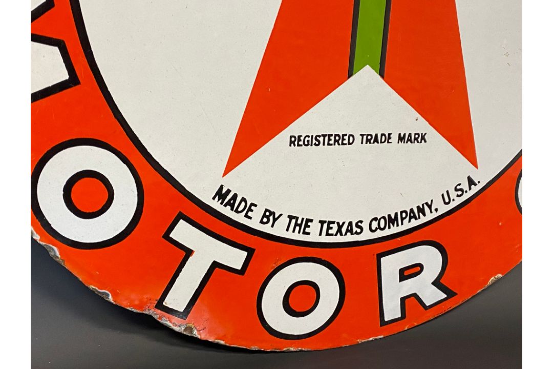 A Texaco Motor Oil circular double sided enamel sign in excellent condition, 20" diameter. - Image 4 of 8