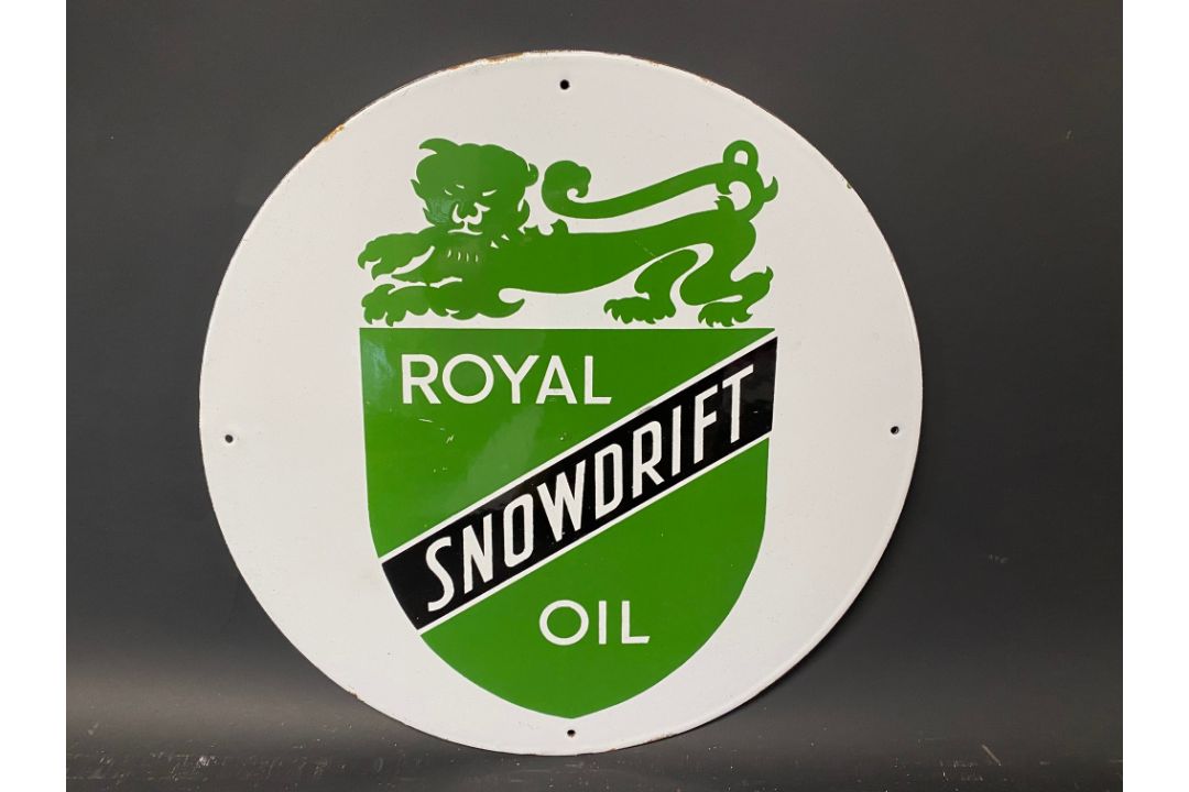 A Royal Snowdrift Oil circular oil cabinet enamel sign in excellent condition, 12" diameter. - Image 1 of 3