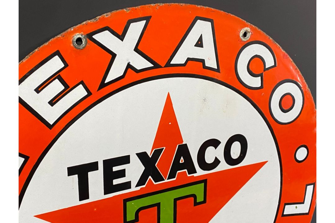 A Texaco Motor Oil circular double sided enamel sign in excellent condition, 20" diameter. - Image 2 of 8